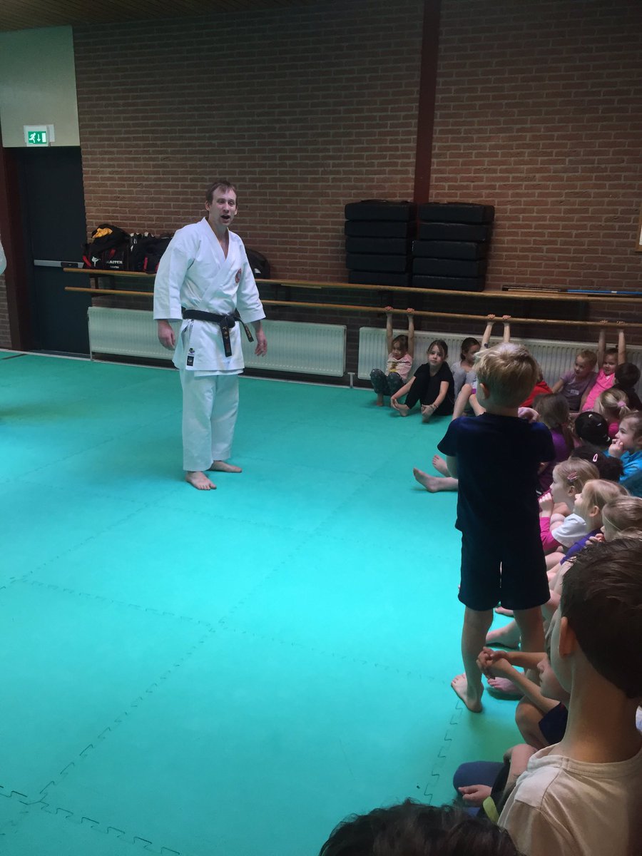 Sportdag Scharlakenhof! <a href="/HSVBasketball/">HSVBasketball</a> Karate Scharlakenhof <a href="/VoorwaartsHaren/">VoorwaartsHaren</a> <a href="/HSVHaren/">HSV Haren</a> en Renshu <a href="/HuisvoordeSport/">Huis voor de Sport</a>