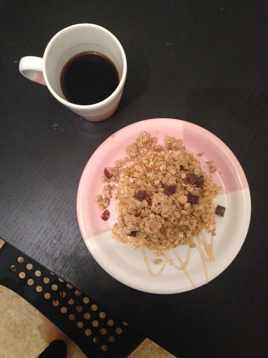 objectifsummer's tweet photo. Ce matin : bowlcake + café <3 https://t.co/SIhhSGbFVl