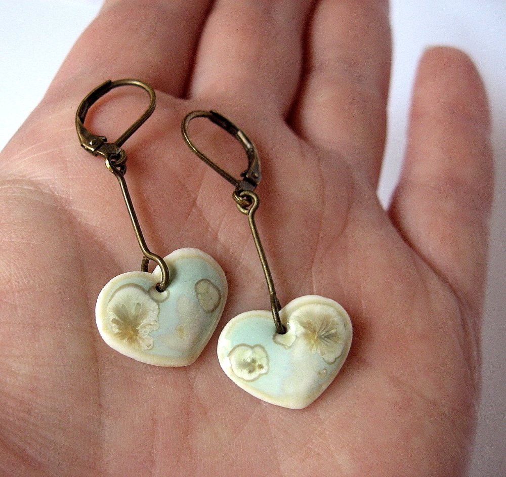 TuuliK8's tweet photo. Porcelain Hearts #Earrings #byTuuliK #heart #porcelain #spring #MothersDayGifts https://t.co/lLKUFRoZe8 https://t.co/Lg5CnucwqI