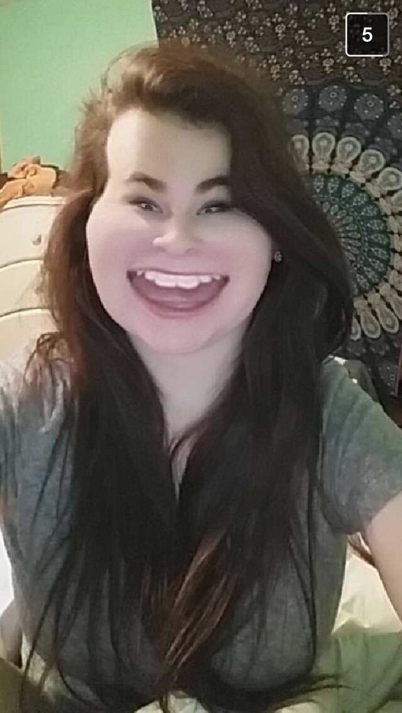 Madison_Rees's tweet photo. Like mother, like daughter. 😂 @sqydnie #snapchatscreenshots https://t.co/GbALfEykOF