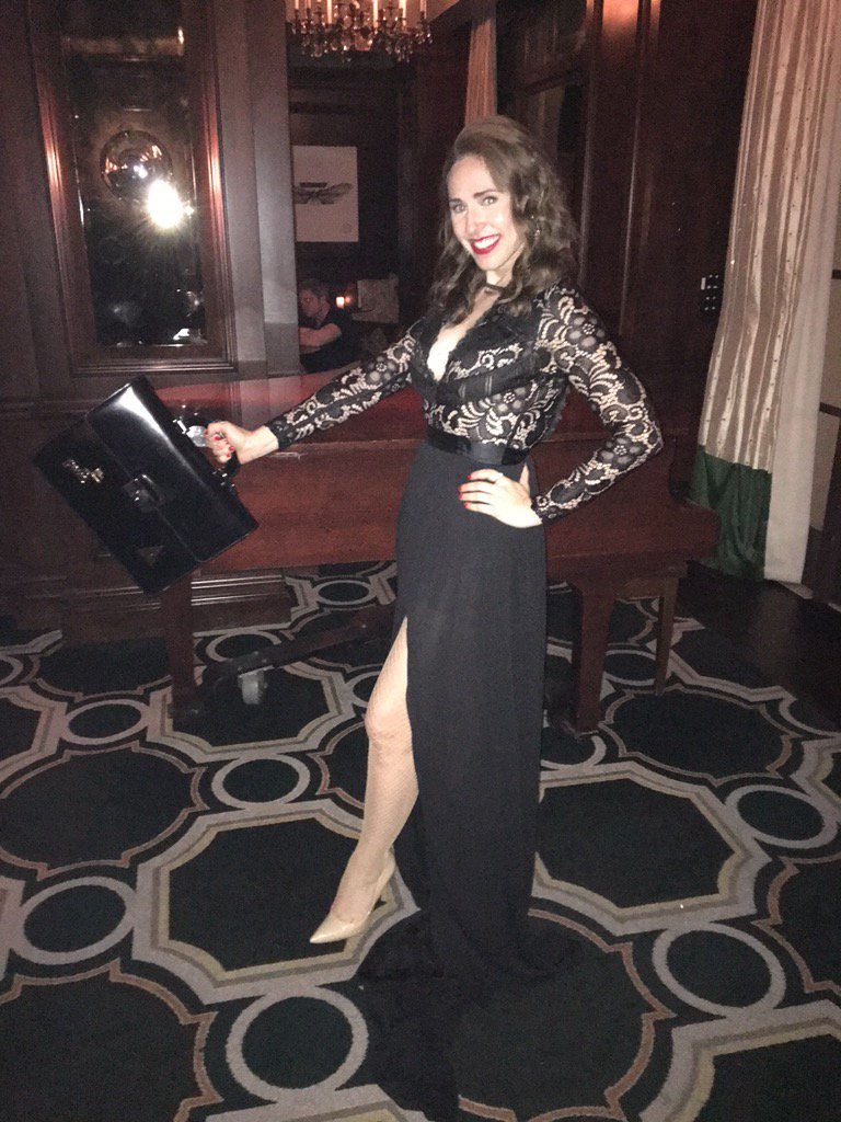 carriehammer's tweet image. The secrets out... The PwC Oscars briefcase is the hot new bag for spring #Oscars #PwCRedCarpet