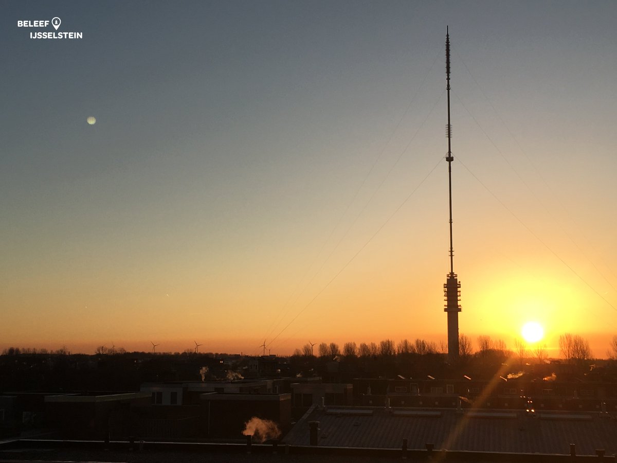 Vandaag een dag om alles te doen, waar je de afgelopen 4 jaar geen tijd voor had - #loesje #ijsselstein #zonsopgang
