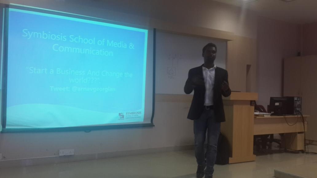 omthoke's tweet photo. @arnavgeorgian rocking the @SSMCBengaluru session with some witty stories. #omthoke #SSMCBasks https://t.co/gCgNYUoZyT