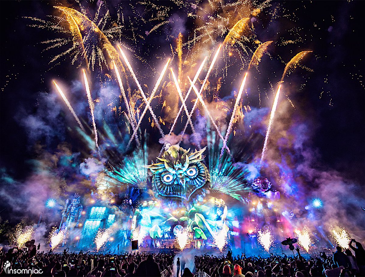 EDC_MEXICO's tweet photo. Headliners, ¡GRACIAS! Su energía y buenas vibras estuvieron increíbles ✨ 🎉 🙌 ¡Nos vemos en #EDCMx 2017 ! https://t.co/Sby8cF0ZNQ