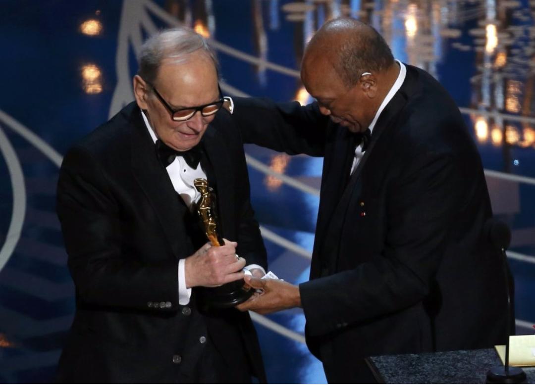 maisonchateaux's tweet photo. Pensiero per affrontare il lunedi:crederci sempre, arrendersi mai! #Oscars2016 #dicaprio #morricone #dilunedi https://t.co/w8KQjIrlZE