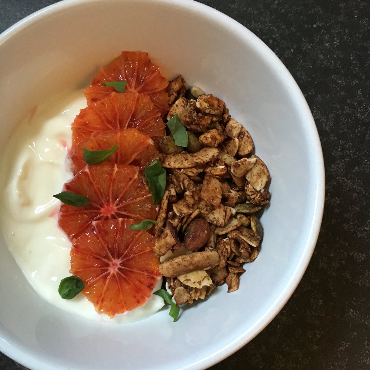 thisismariaelia's tweet photo. Post @boxitbootcamp Brkfst: Greek yog, ginger, grain free cocoa hazenut granola, bld orange, basil 👊! @paleofoodsco https://t.co/L6sCxFhyvn