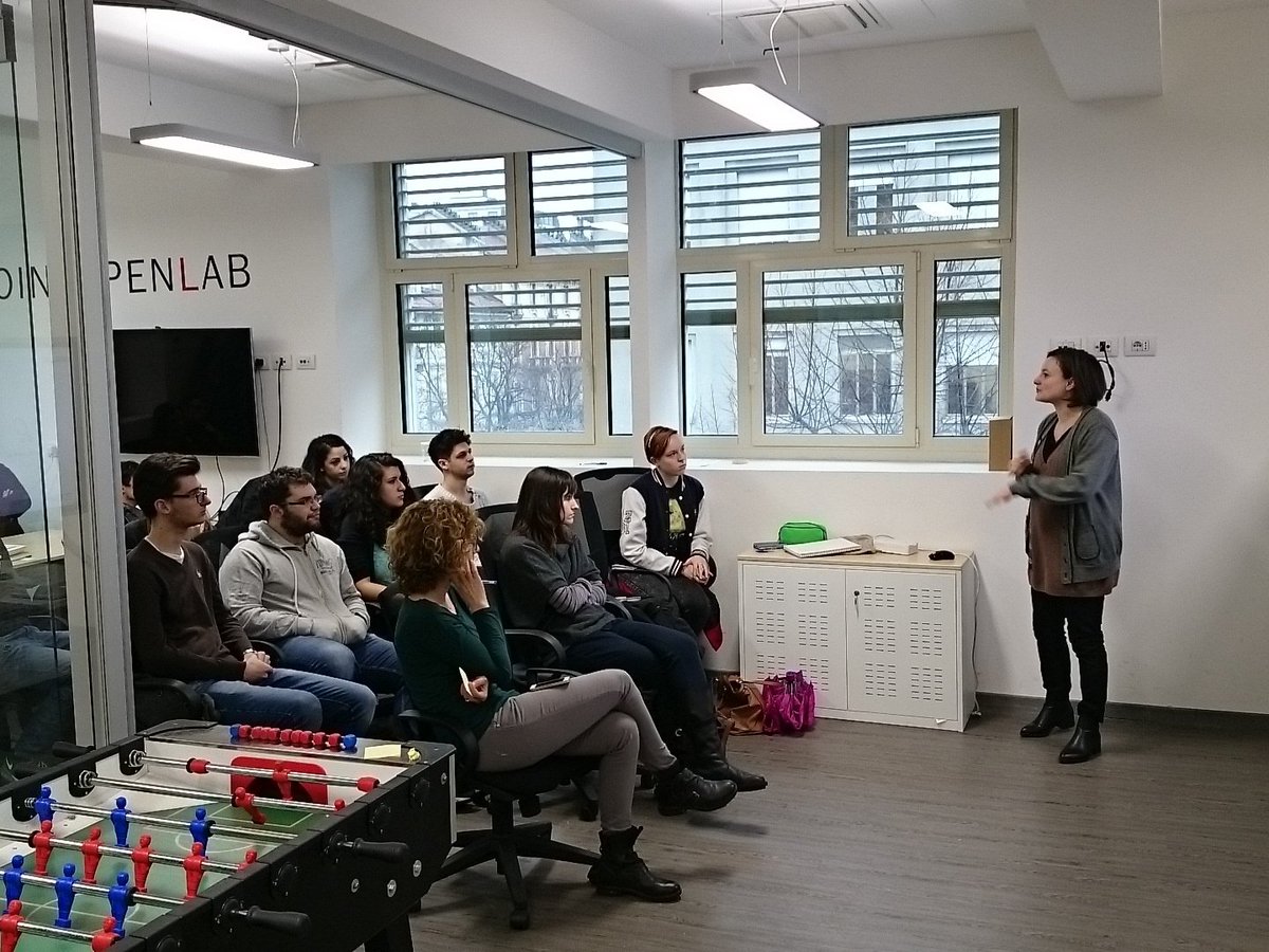JOL_SWARM's tweet photo. @robertagianna @JOL_MobiLab @ele_gar @JOL_SWARM Tanta energia al workshop University community @TIM_Official https://t.co/vOPLDE4WIA