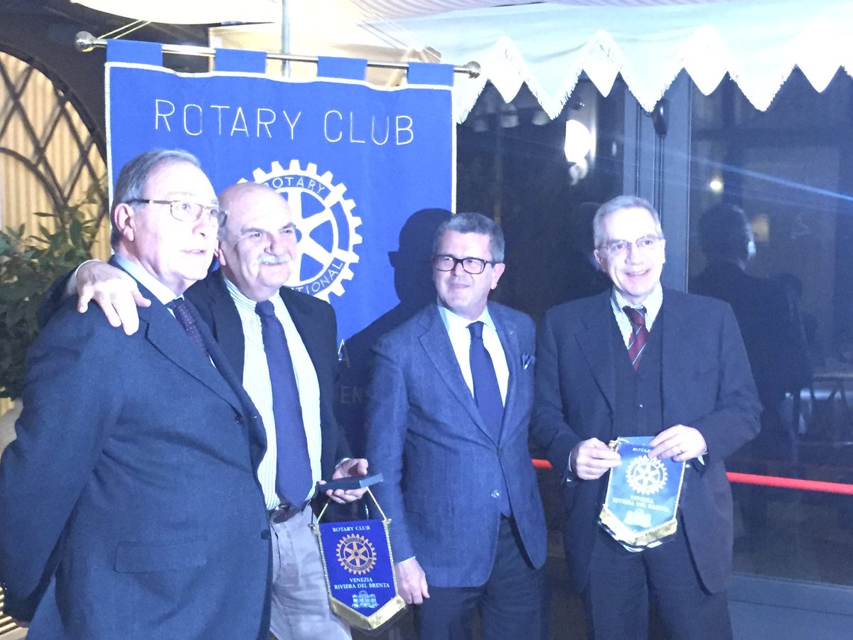 rotaractrdb's tweet photo. 25.02.2016
Dinner invited by Rotary RdB with president e al vice president of ACRIB.
https://t.co/gWiZngw8jL https://t.co/2GsTD2NrEN