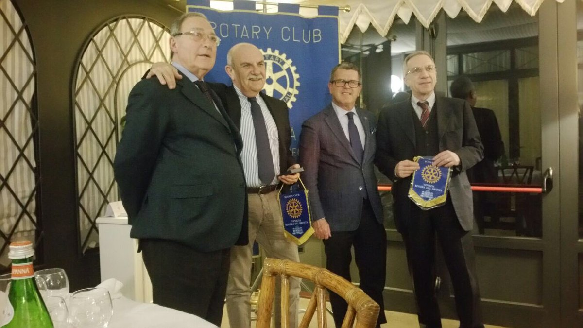 rotaractrdb's tweet photo. 25.02.2016
Dinner invited by Rotary RdB with president e al vice president of ACRIB.
https://t.co/gWiZngw8jL https://t.co/2GsTD2NrEN
