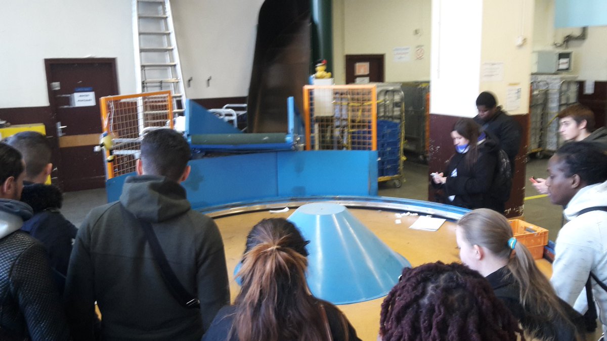 paquereau_t's tweet photo. Présentation de la # zone transit et du #carrousel de la #PDC15 aux stagiaires passerelles @FormaposteIDF https://t.co/1dr2M7s70i