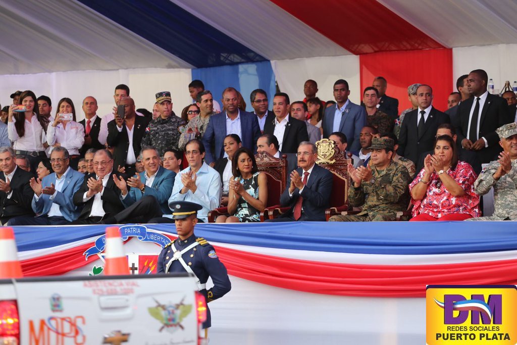 DMRedes_PtoPta's tweet photo. Este desfile militar es dedicado al presidente de la República, @DaniloMedina. #172IndependenciaRD https://t.co/ptiyhqYc4P