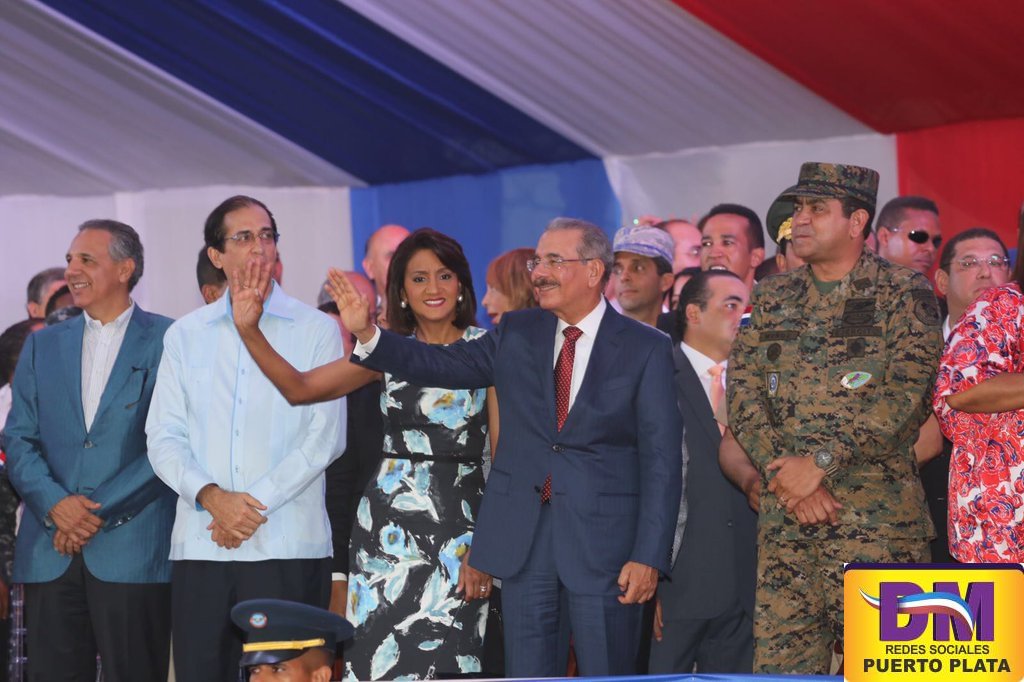 DMRedes_PtoPta's tweet photo. @EjercitoRD, @ArmadaRD, @FuerzaAereaRD y @PoliciaRD rindieron honor a los héroes de #172IndependenciaRD. https://t.co/SvEXn6isXa
