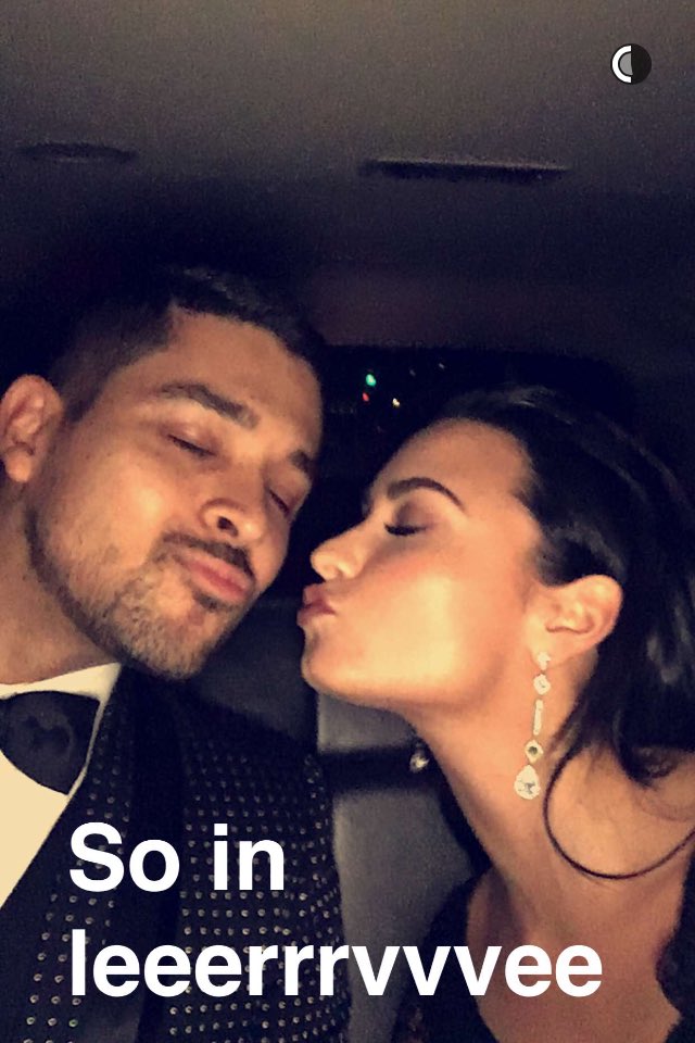 mybabyDemilove's tweet photo. The love @ddlovato #lovaticsbydemi #StoneColdVideoTODAY https://t.co/3dF9cxOvQD