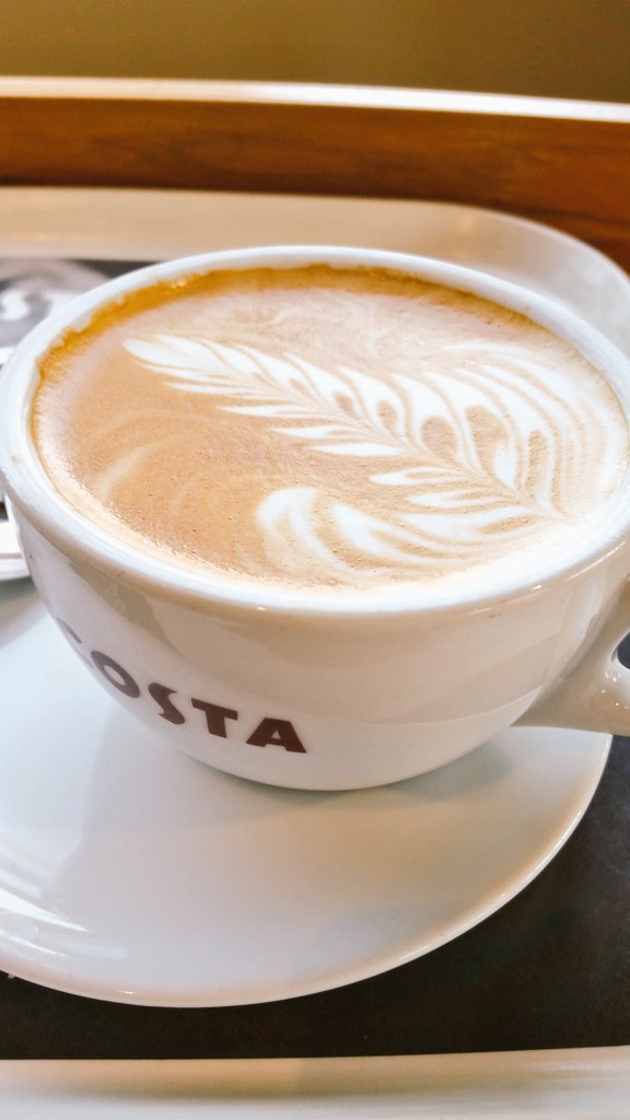 hanamason3's tweet image. The coffee machine at work just isn&apos;t the same #flatwhite #coffee #prettypattern @CostaCoffee delivery please?? 😊😊