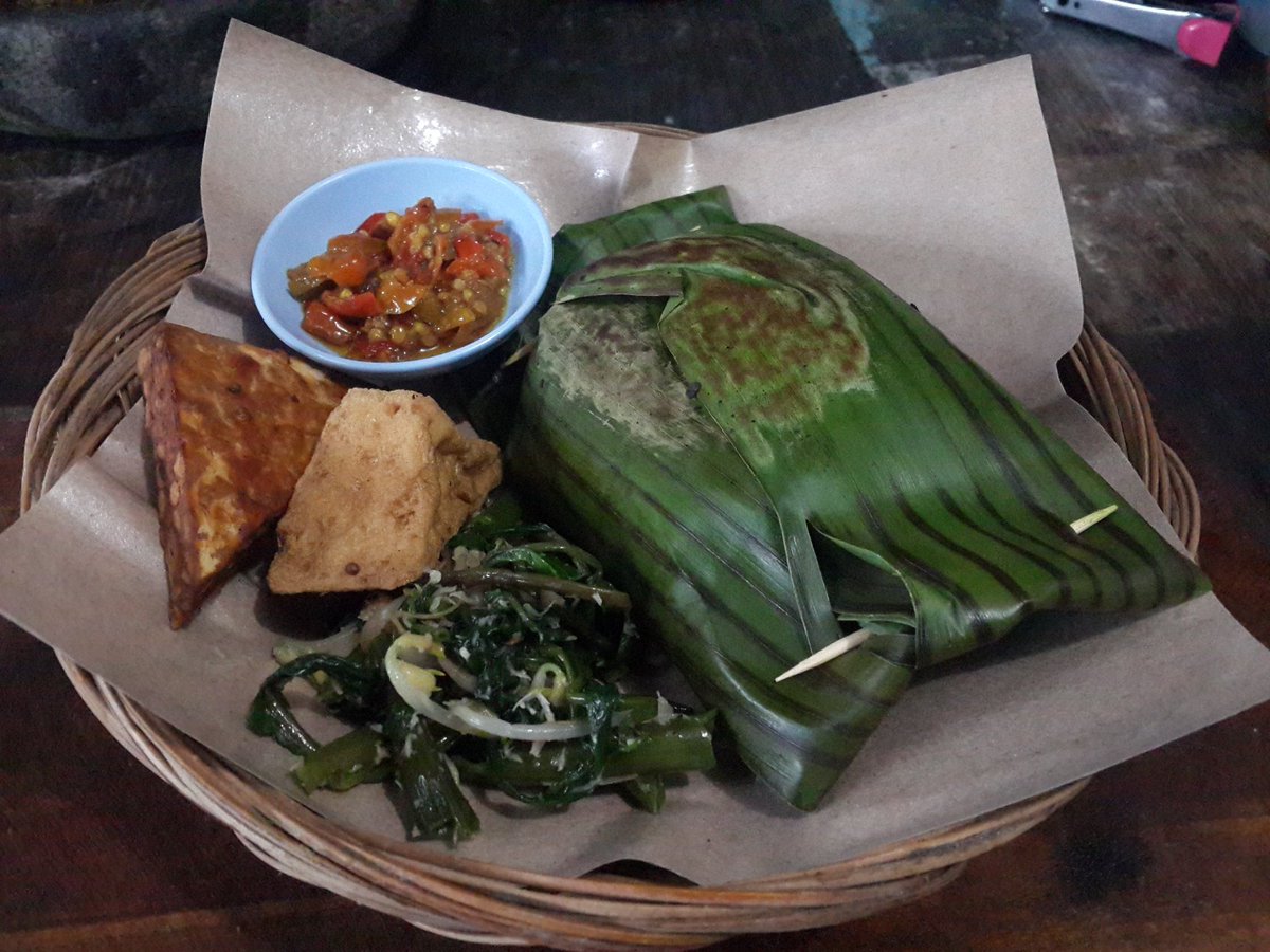 Menu baru <a href="/waroengckoeh/">waroengckoeh</a> Nasi Bakar isi Ayam suwir Bali 8k.. silahkan dicoba <a href="/mahafisippa/">Mahafisippa UNS</a> <a href="/oragastra/">Pend Dokter UNS 12</a> <a href="/AdvertisingUNS/">Advertising UNS</a>