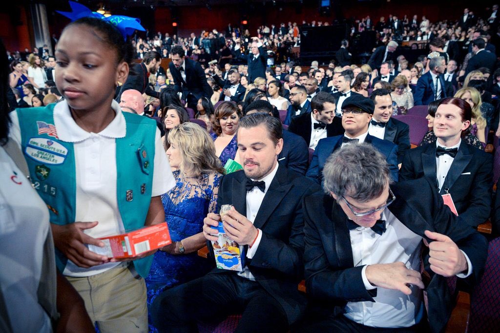 MOneal19's tweet photo. I just want some girl to look at me the same way @LeoDiCaprio looks at his cookies #DamnBaeLookingGood https://t.co/S8y0TIVXiy