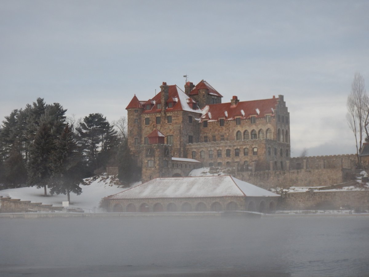 Singer Castle tweet media