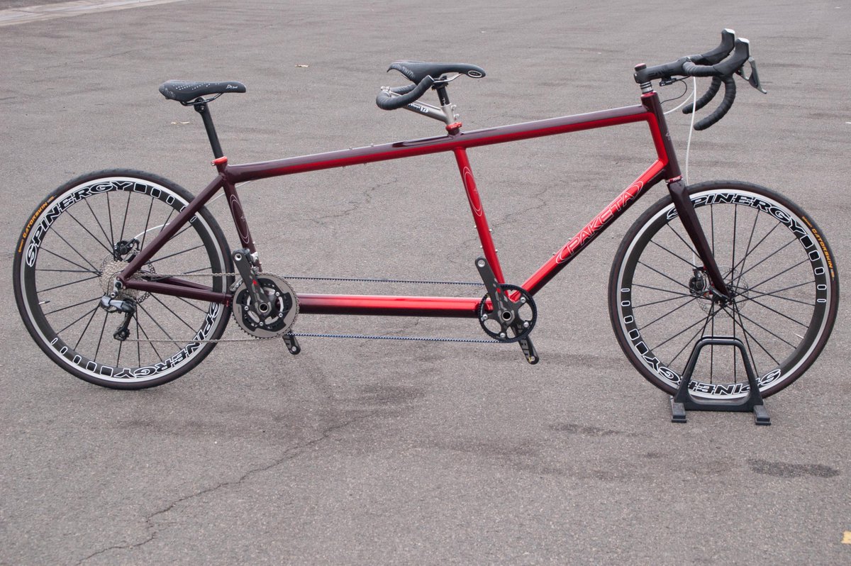 Paketacycles's tweet photo. Check out the paint job on this v2r with #ultegraDi2 and disc brakes. #di2 #electronicshifting #roaddiscbrake https://t.co/WRbHgs5KVb
