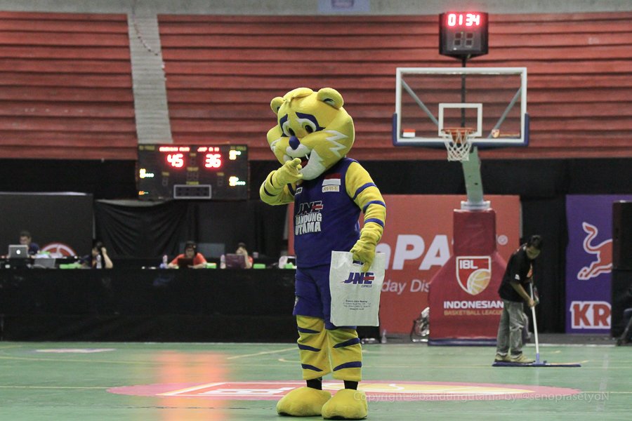 Aksi RORI di Serie 3 Yogyakarta! Jd Superman, photographer &amp; Rocker! #writethefuture #ROARR