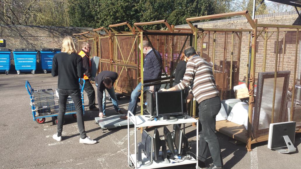 erp_uk's tweet photo. #WEEE are out in force at #Cambridge #recycling event! @CambridgeSust @CambridgeBID @RecycleforCam https://t.co/uD7i7xmM52