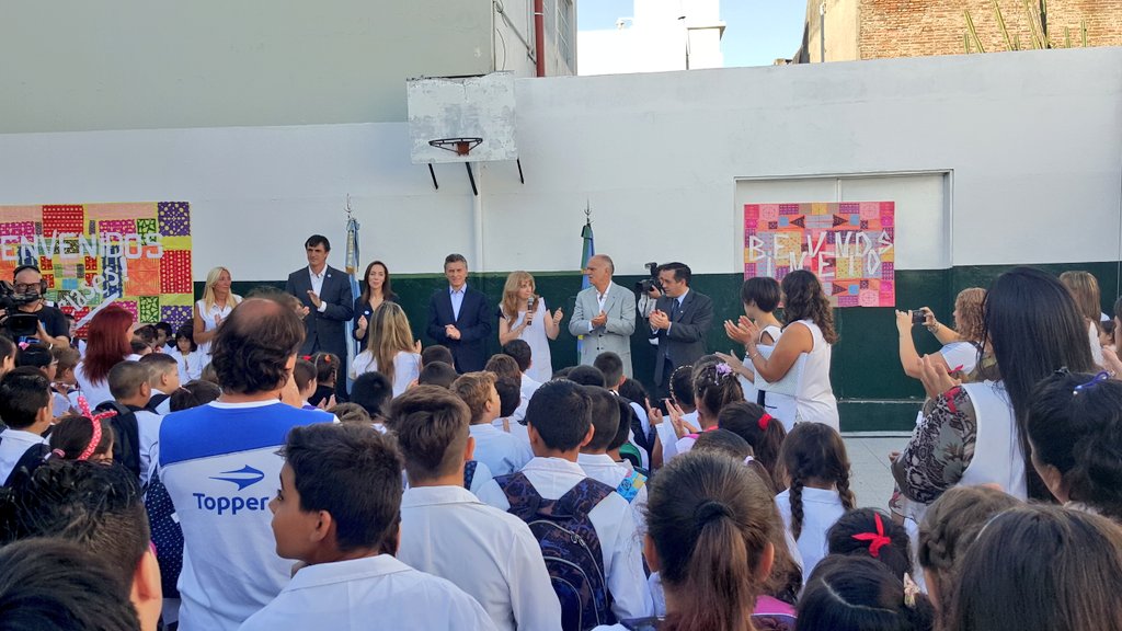 alefinocchiaro's tweet image. Dando comienzo al ciclo lectivo junto a @mauriciomacri @mariuvidal @estebanbullrich y @Nestorgrindetti
Gracias !