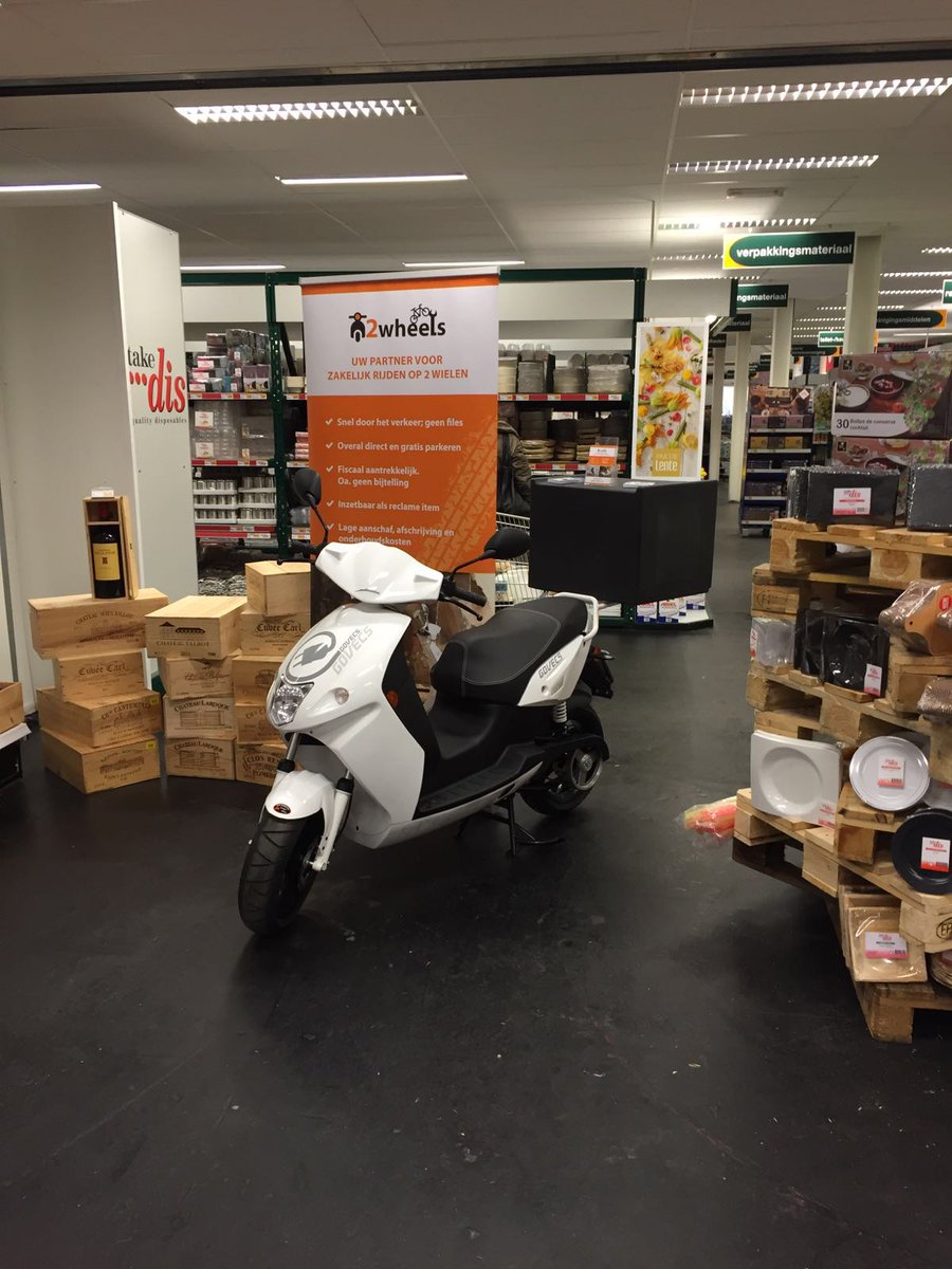 2WheelsNL's tweet photo. Nu ook te zien in Sligro Leiden.  2wheels.nl uw partner voor zakelijk rijden op 2 wielen. https://t.co/aFb6ZwELRI