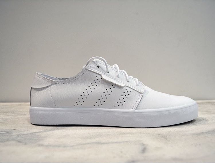 Máquina de escribir Anual yeso Baseline Skate Shop on Twitter: "adidas Seeley Essential in All White and  Black/White. Now available in store and online at https://t.co/JOCQIYYkBQ  https://t.co/1QjqRP5CcG" / Twitter