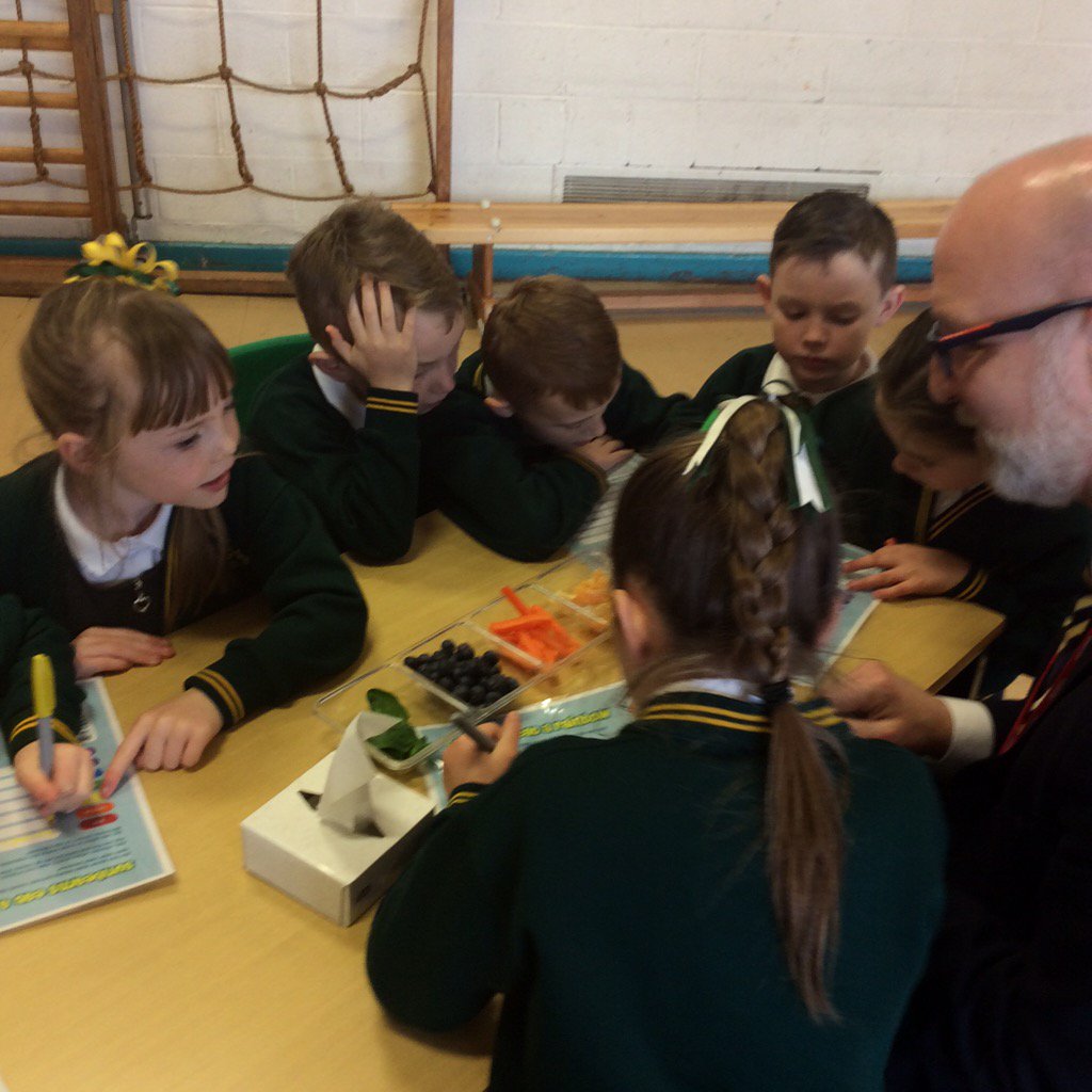 MrsRosefps's tweet photo. Healthy eyes are important for reading #bookweek #@fazakprimary #@BootsUK https://t.co/7JqRSP5xRn