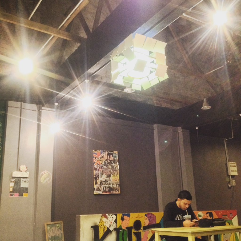 Hari ni buka macam biasa, beb! #LensRosli sebelum balik KL, singgah <a href="/khizanat/">Khizanat</a> pekena #kopiaiskhizanat. Sempoi!