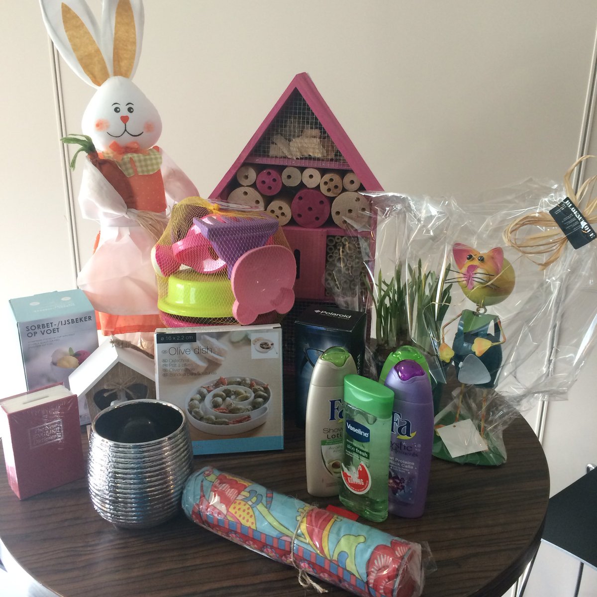 Ouderenmiddag <a href="/lwd_zuiderburen/">Zuiderburen LWD</a>. De prijzen voor de bingo zijn gehaald. De hoofdprijs=verassing. Bedankt <a href="/Bloemtique/">Bloemtique</a>