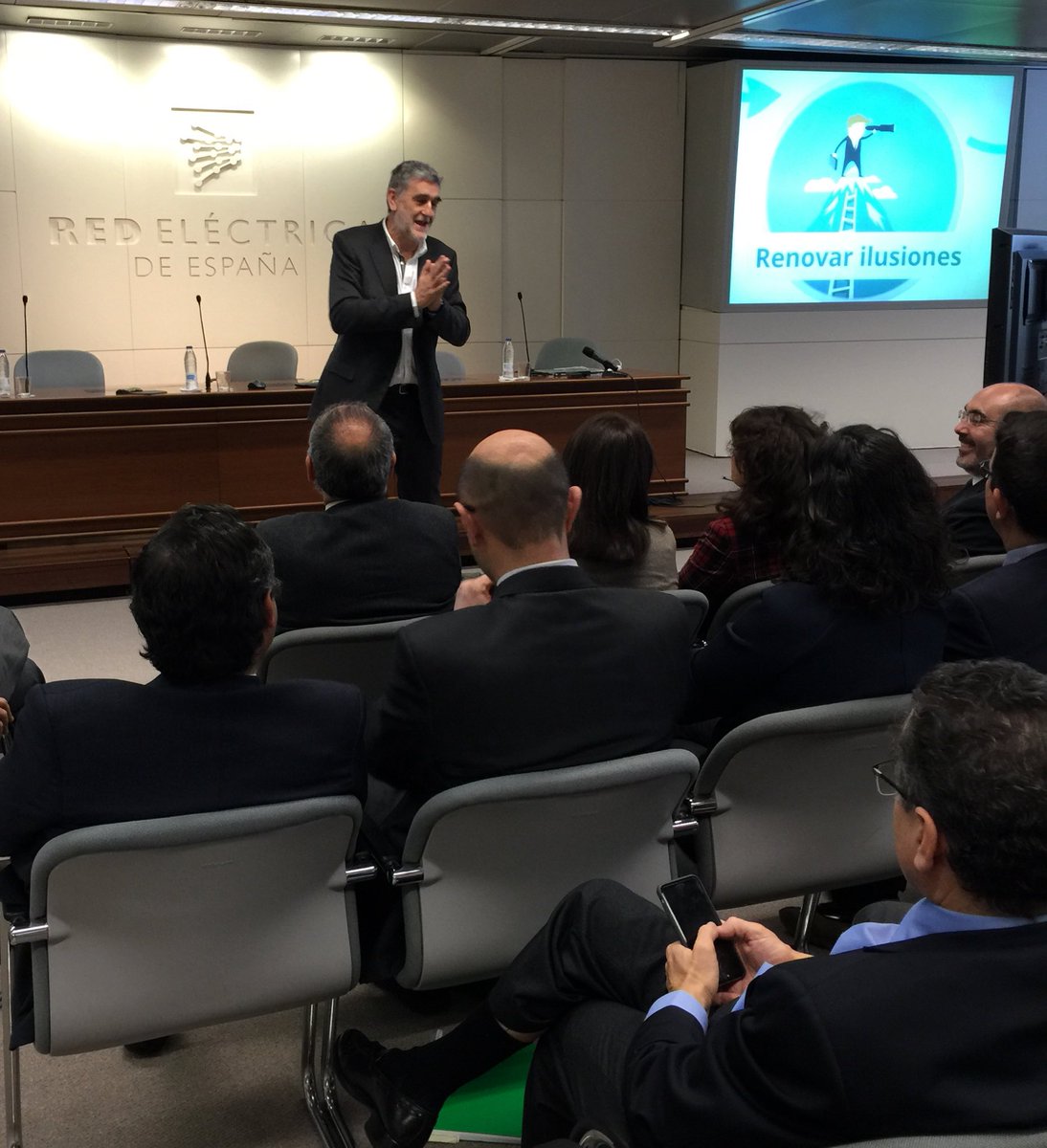 thinkandaction's tweet photo. "Recuerda vivir #RenovandoIlusiones y teniendo en cuenta las #3Sin" nos cuenta @Palomero14 en @thinkandaction y #REE https://t.co/AaJR6ODeQY
