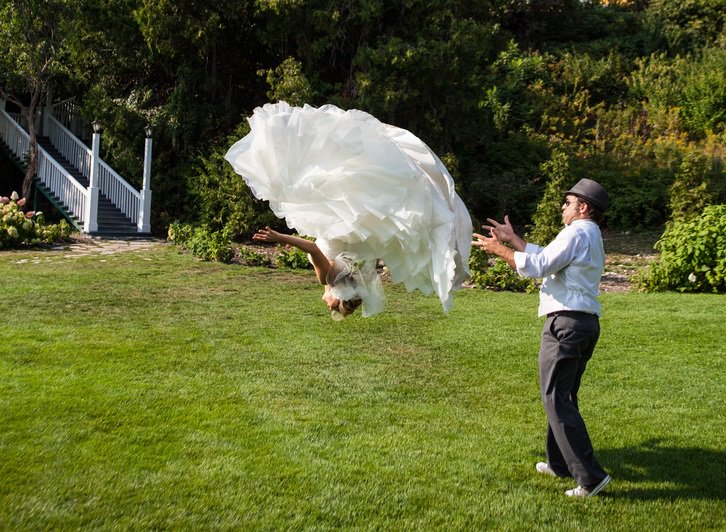 This bride (and stunt woman!) and groom held a whimsical and fun Michigan wedding: knot.ly/6017BdBrW
