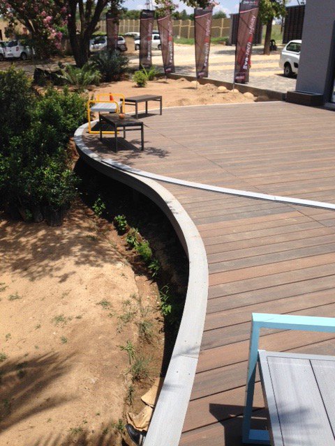 EvaLastGlobal's tweet photo. Bet timber can't do this... #decksthatbend #compositedecking #evatech #underconstruction https://t.co/FFuil4mMit https://t.co/Du0zqACfSa