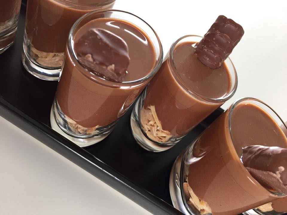 Verrines amandes émondées, ganache chocolat au lait et lait au carambar !!!
Que du Bonheur...