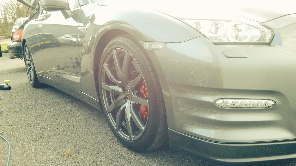 NFAutoclean's tweet photo. Working on something fairly nippy today... #GTR #Godzilla #detailing https://t.co/z4Hp3aW76z