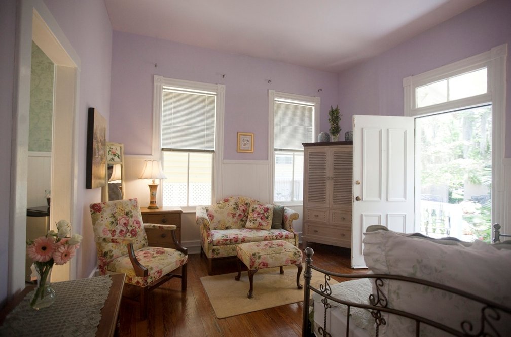 Relax &amp; unwind in one of our spacious rooms. #Savannah is calling your name, come see us! >>bit.ly/1OMGJ1i