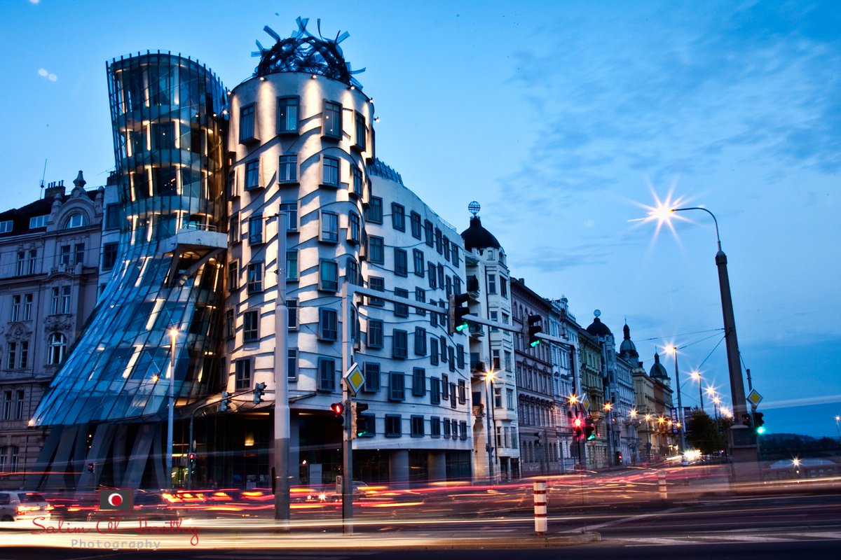 ashishdewantoro's tweet photo. Ashish Dewan Toronto @ashishdewantoro - RT 🏢🌌💒 #DancingHouse Prague Czech Republic #beautiful #architecture https://t.co/Eo814Km8MR