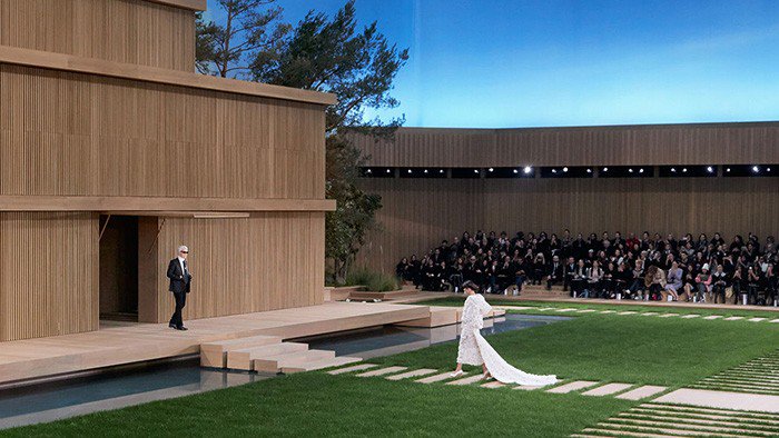 PLOTmag's tweet photo. #PLOTtopic Lagerfeld says: "You can´t escape from #fashion." We add: "Fashion doesn't escape from scenography." https://t.co/gStd0w7JTA