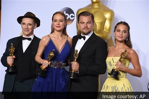 TimesNow's tweet photo. IN PIC: @LeoDiCaprio joins the winners circle with Mark Rylance,  Brie Larson &amp; Alicia Vikander #Oscars https://t.co/KzArbB9ZGG