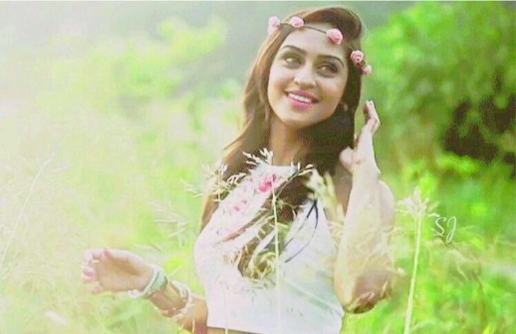Nishtha_Relan's tweet photo. 🌺 #06HoursToGo 🌺 and our @krystledsouza is going to be 26!!!! #HappyBirthdayKrystleDsouza the https://t.co/DKTthoLi53