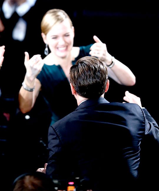desiswift's tweet photo. Throwback to this beautiful moment. <3
#KateLeo #SAGAwards :') https://t.co/k8m68X65NX