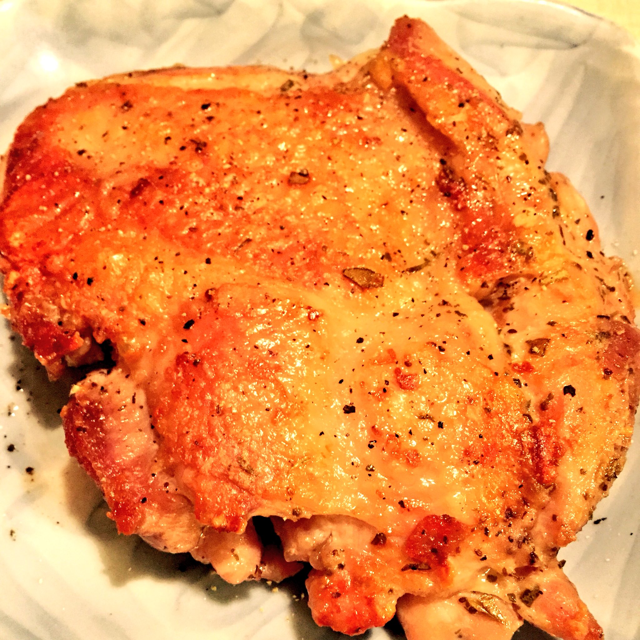 イナダシュンスケ 鳥もも肉の塩焼きは 厚手のフライパンに油を敷かず 最初から最後まで極々弱火でジリジリと 皮目40分裏返して5分 15分落ち着かせれば一時間かけただけの価値は確実に感じられるご馳走に T Co Pfvcihkabx イナダシュンスケ 鳥もも肉の塩焼きは 厚手のフライパンに油を敷かず 最初から最後まで極々弱火でジリジリと 皮目40分裏返して5分 15分落ち着かせれば一時間かけただけの価値は確実に感じられるご馳走に T Co Pfvcihkabx