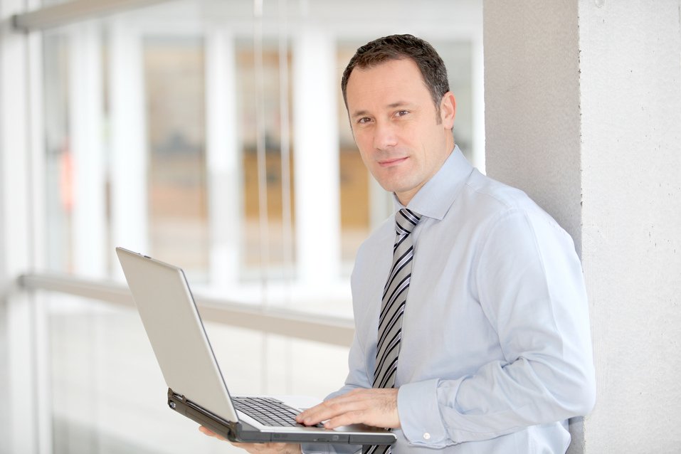 SignalNetworks's tweet image. Running an in-house IT support department can be very expensive, outsourcing may be better: ow.ly/YqX9Q