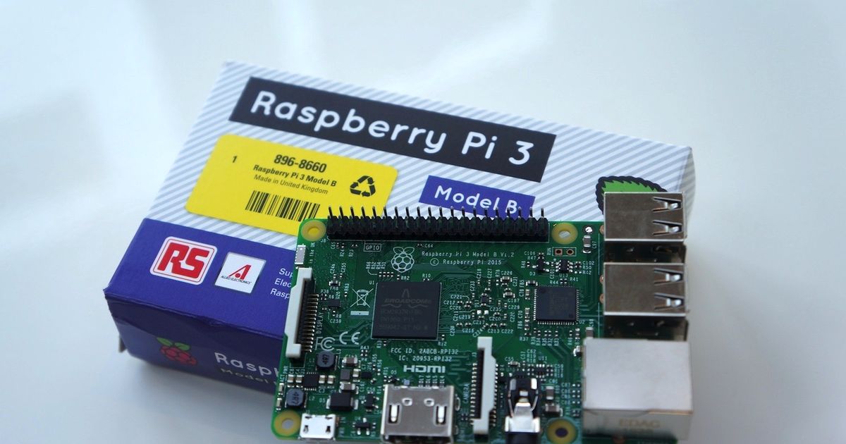 engadget's tweet image. The Raspberry Pi 3 has a 64-bit processor and built-in WiFi engt.co/1oSCUwj