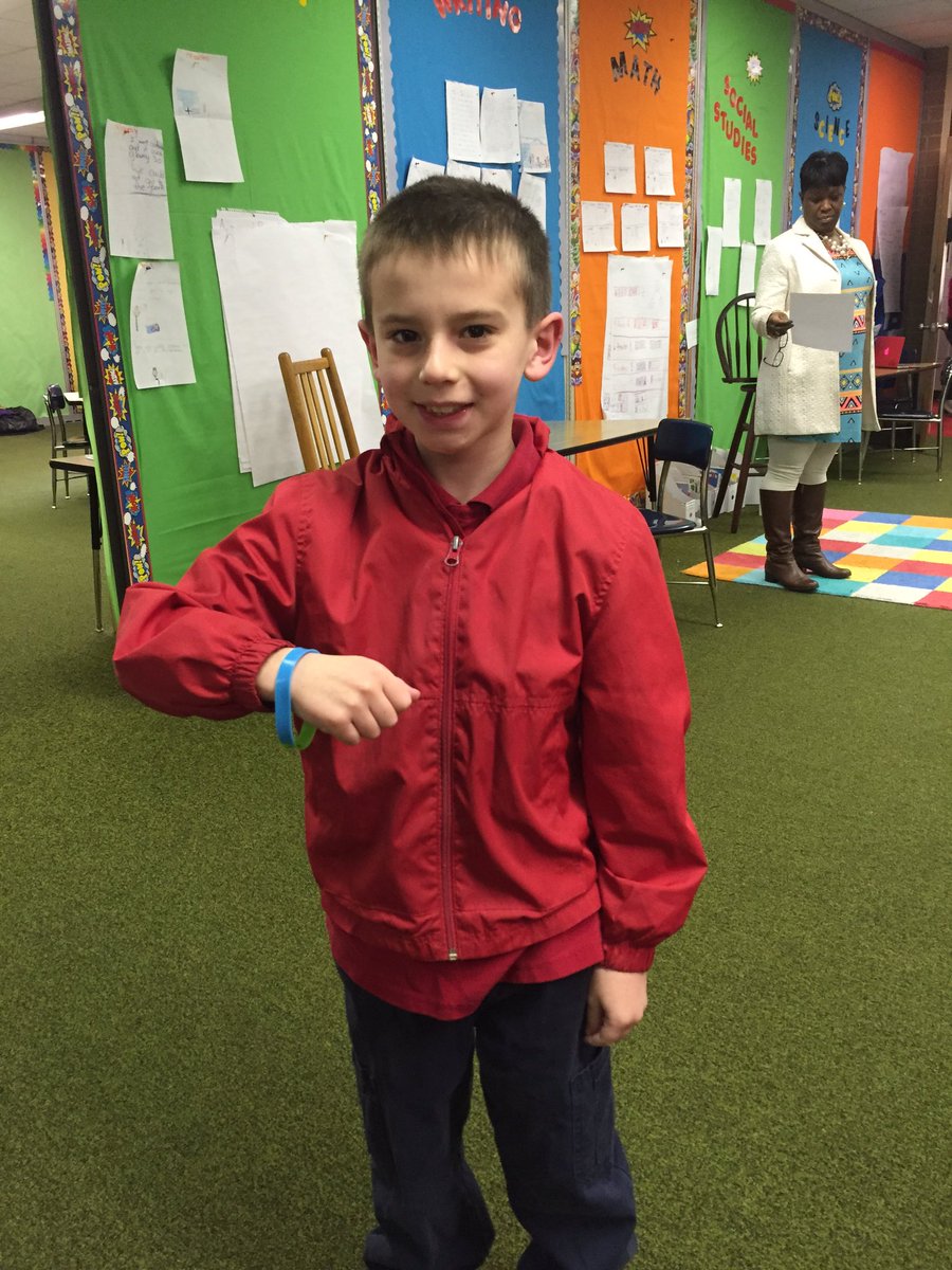 knollwoodelem's tweet photo. Seven more #iRead40 bands to our awesome @Achieve3000 readers his morning! @lynn_moody https://t.co/Ln4hTVEqJp