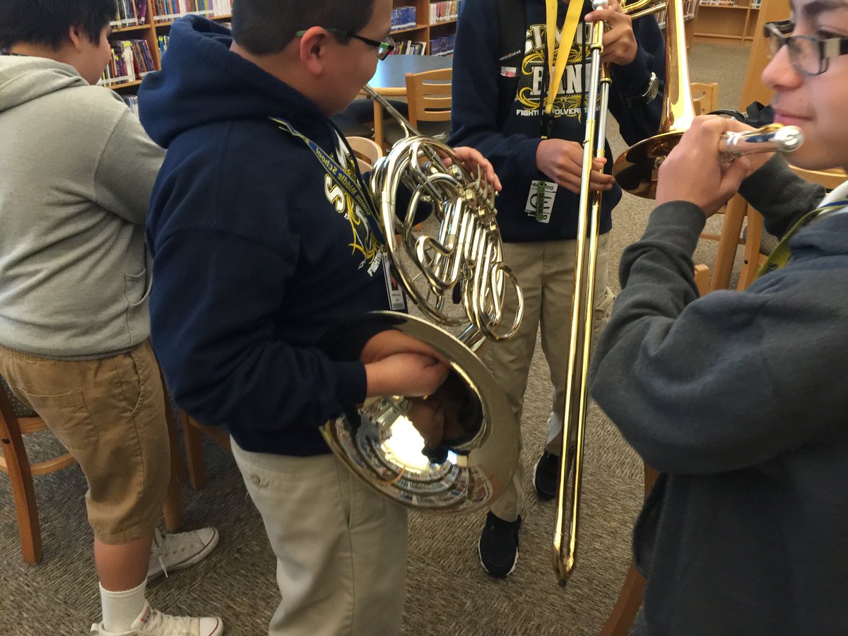 SMS_Library's tweet photo. Happening now....music in the library...ok...tuning, but still :) #SMSLibrary @DJ_Red_Simon https://t.co/6td5EfnsmQ