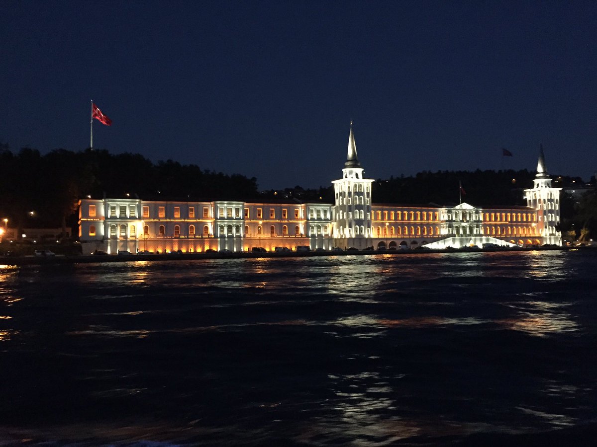 ايااااااام مرت كانهااا حلم