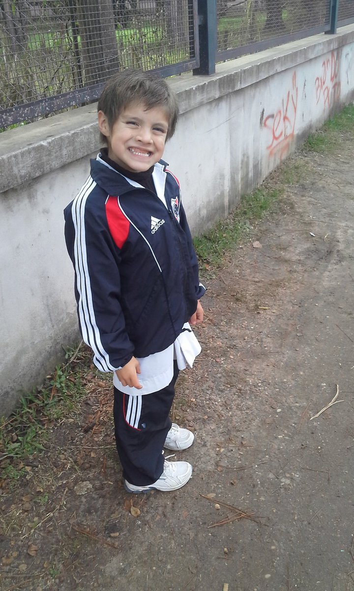 giselarivarola1's tweet photo. #MorfiTelefeel primer dia d clases del año pasado xq todavia ak no empezaron...oriana y uriel https://t.co/nXmhpHTFzg