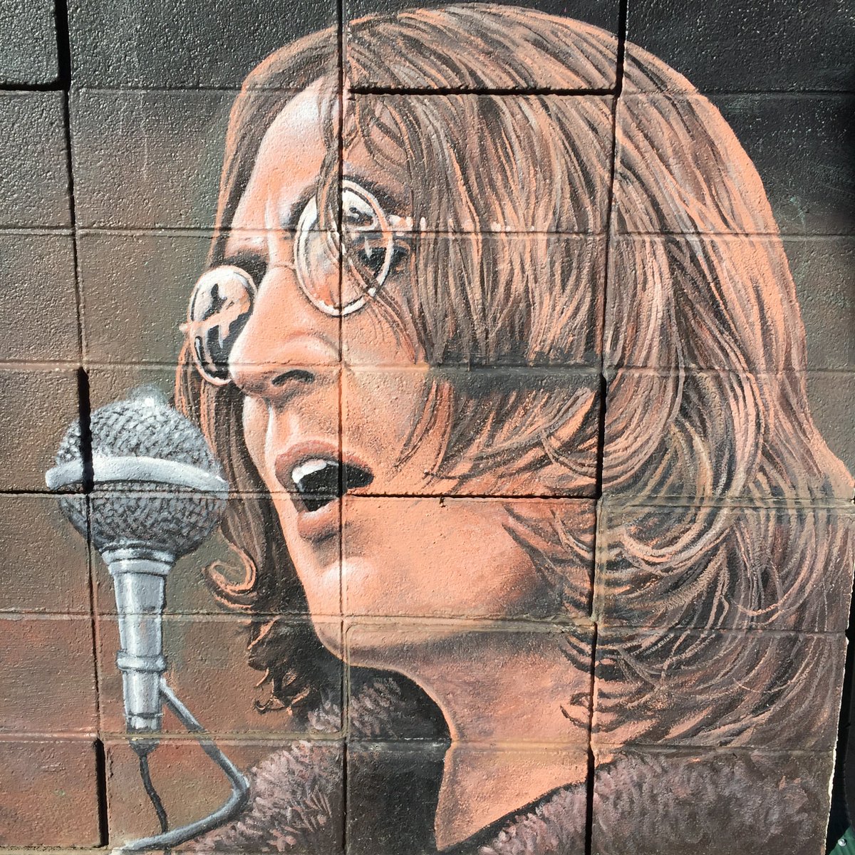 ChickWhoClicksS's tweet photo. I saw #JohnLennon in #Colorado last week https://t.co/TjNaqXmz67 #thechickwhoclicks #photosugar #graffitiart #etsy https://t.co/MU7ACihetC