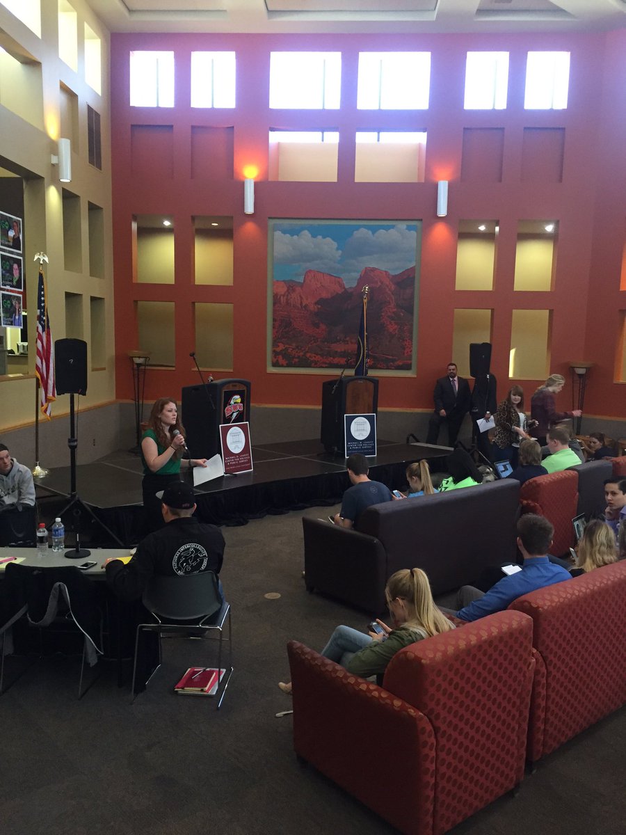 VoteHello2016's tweet photo. DEBATE RIGHT NOW! #votehello https://t.co/0akyRdT5Ms